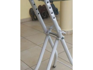 Chaise pliante avec une assise haute