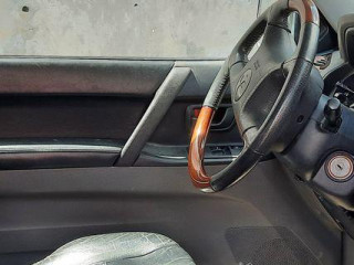 A saisir 4X4 PAJERO MITSUBISHI ESSENCE de 2002