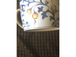 Vend livre et tasses