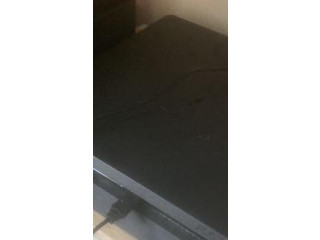 Je vends ma ps4 urgent