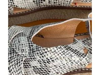 Vends sandales kickers