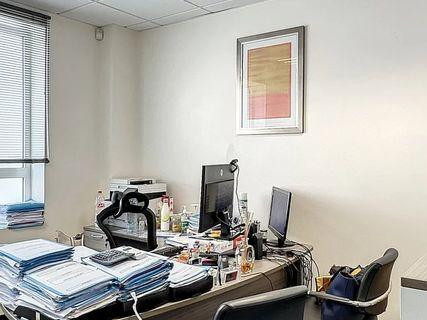bureaux-72-m2-saint-francois-big-0