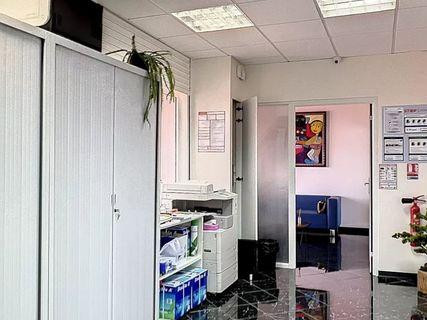 bureaux-72-m2-saint-francois-big-1