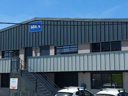 local-commercial-38-m2-baie-mahault-big-1