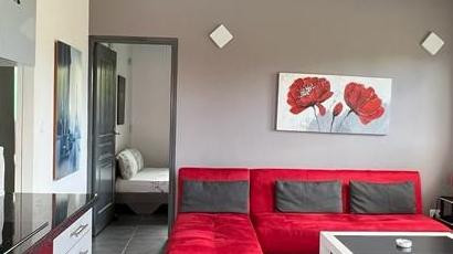 charmante-villa-pour-6-personnes-avec-piscine-au-sel-big-0