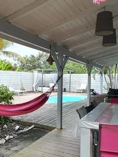 villa-avec-piscine-a-st-francois-dans-domaine-calme-et-securise-big-1
