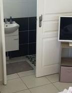 beau-studio-cosy-avec-piscine-big-4